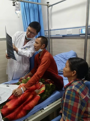 【瀘州】“江陽統戰英才風采”謝勇:疼痛脊柱學科帶頭人